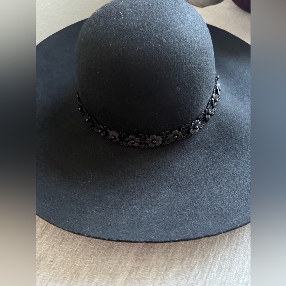 Anna & Ava black beaded hat